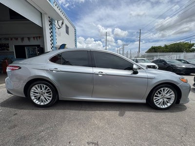 2020 Toyota Camry Hybrid XLE