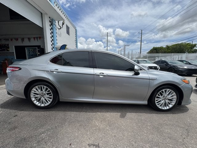 2020 Toyota Camry Hybrid XLE