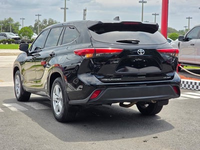 2022 Toyota Highlander LE