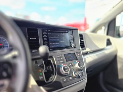 2020 Toyota Sienna LE