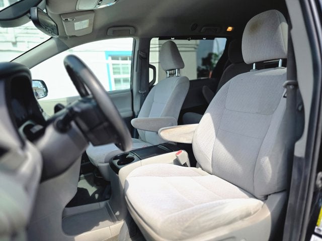 2020 Toyota Sienna LE