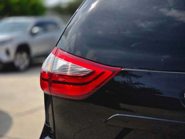 2020 Toyota Sienna LE