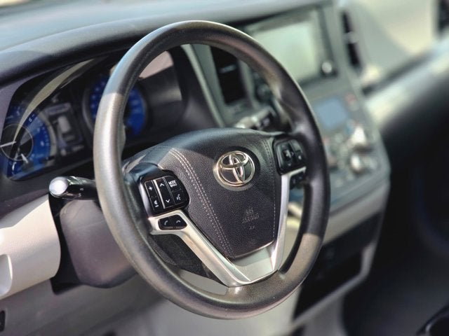 2020 Toyota Sienna LE