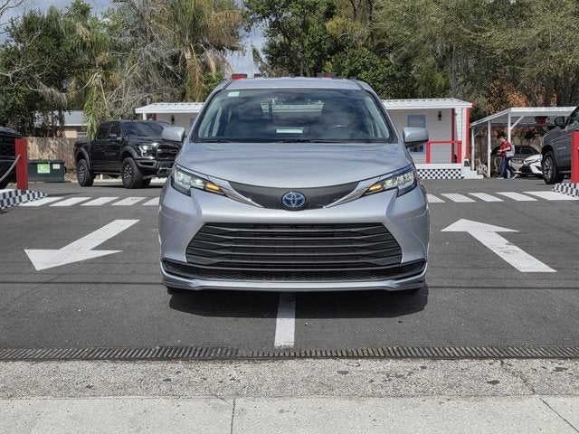 2021 Toyota Sienna LE