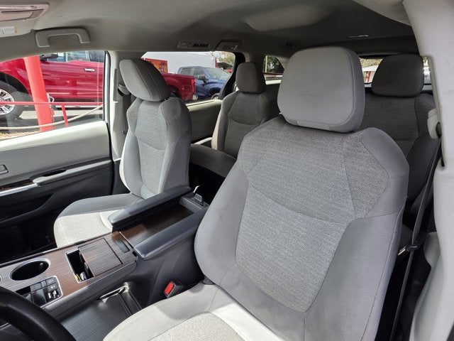 2021 Toyota Sienna LE