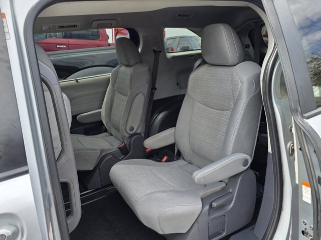 2021 Toyota Sienna LE