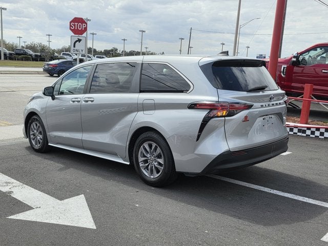2021 Toyota Sienna LE