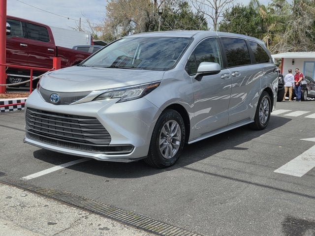 2021 Toyota Sienna LE