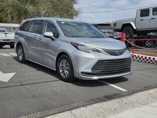 2021 Toyota Sienna LE