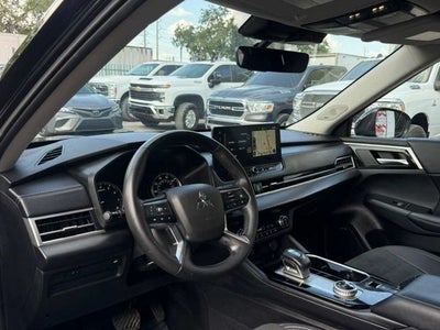 2025 Mitsubishi Outlander SE