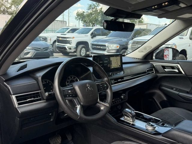 2025 Mitsubishi Outlander SE