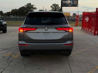 2024 Mitsubishi Outlander SE