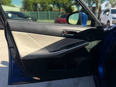 2016 Lexus IS 200t 4dr Sdn