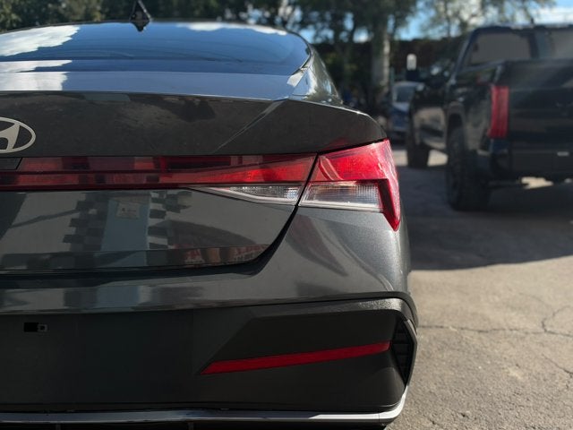 2024 Hyundai Elantra SE