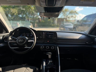 2024 Hyundai Elantra SE