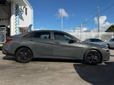 2024 Hyundai Elantra SE