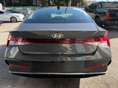 2024 Hyundai Elantra SE