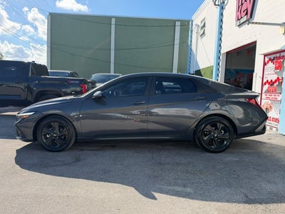 2024 Hyundai Elantra SE
